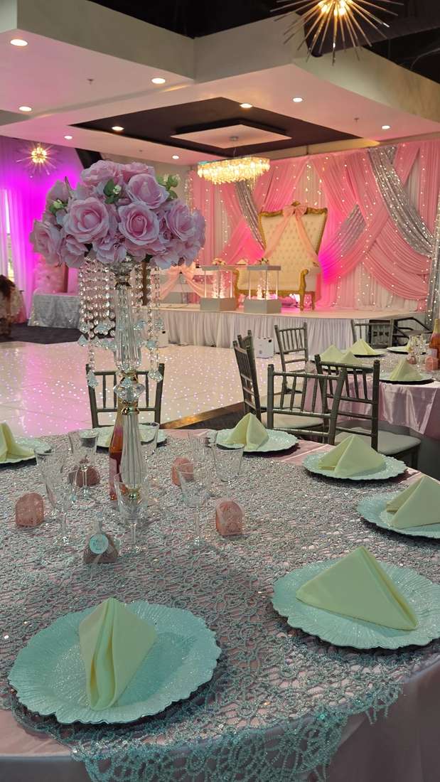 Pink celebration table with mint napkins and lilac roses at Silverstar Event Center in Lewisville, TX